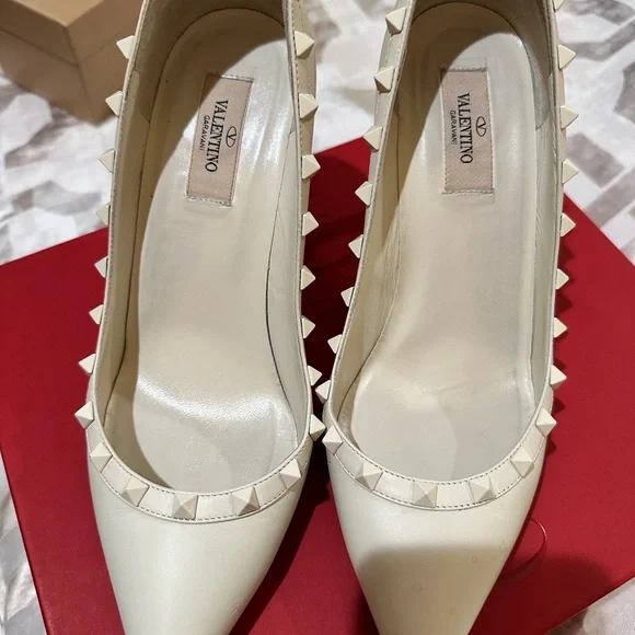 Valentino Garavani Rockstud pumps - Picture 1 of 4